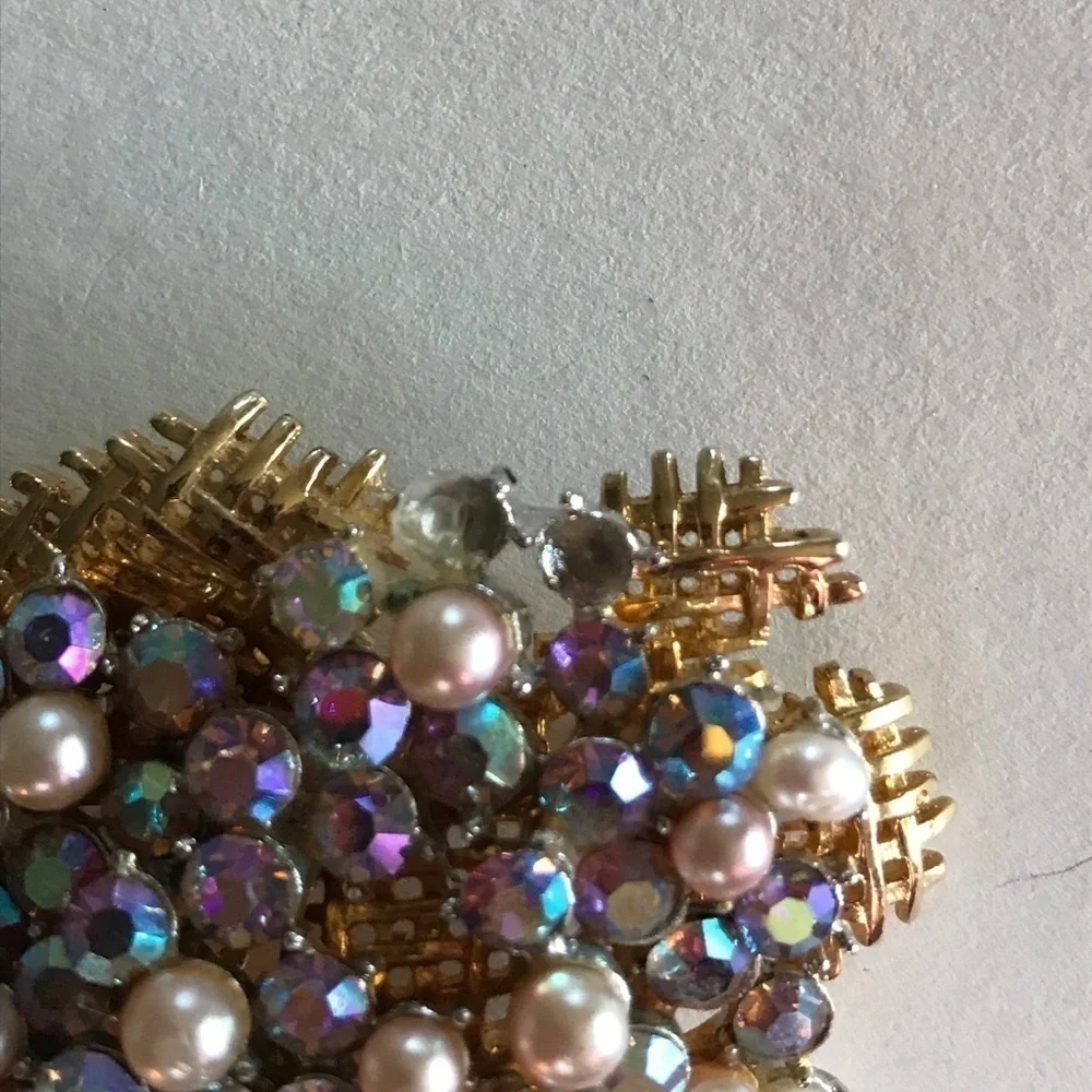 Rhinestone tree pin